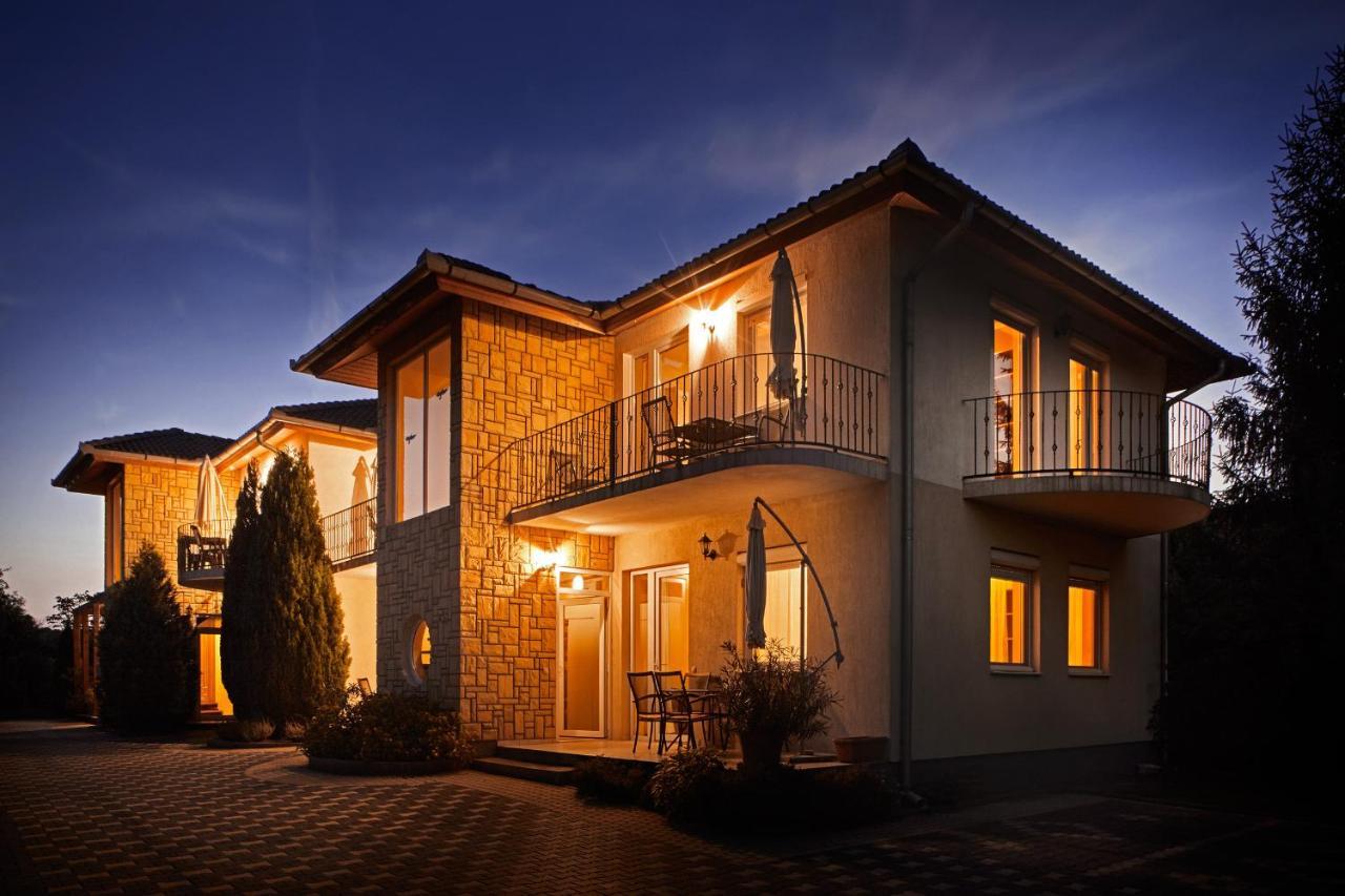 Balatonlelle Apartmanhaz ภายนอก รูปภาพ